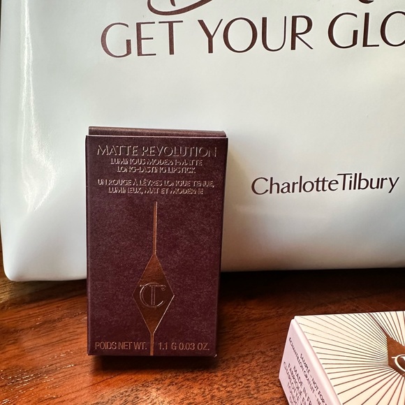 Charlotte Tilbury Get Your Glow On Brown White Rose Gold Makeup Bag & Samples - Picture 5 of 8